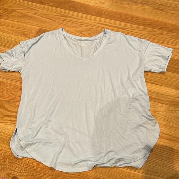 Soft and Sexy American Eagle Tee - Picture 1 of 4